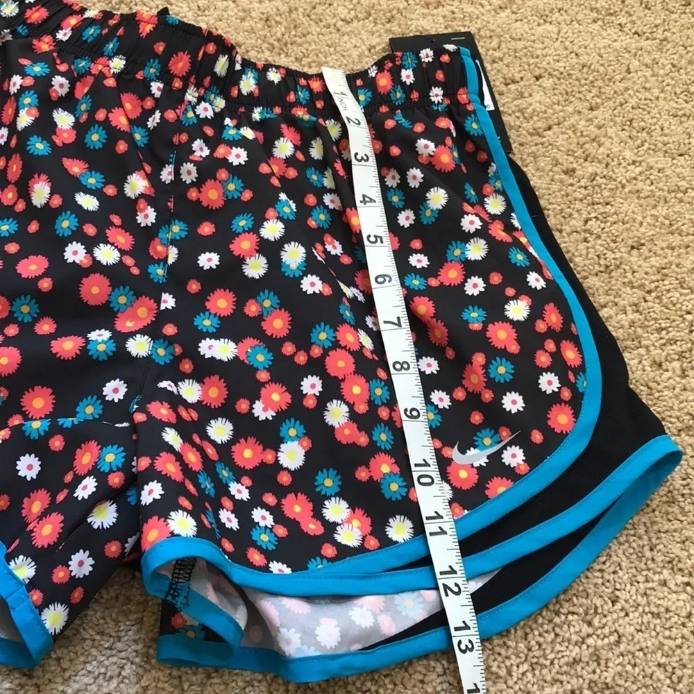 NWT! NIKE black with blue multi combo Size M running shorts